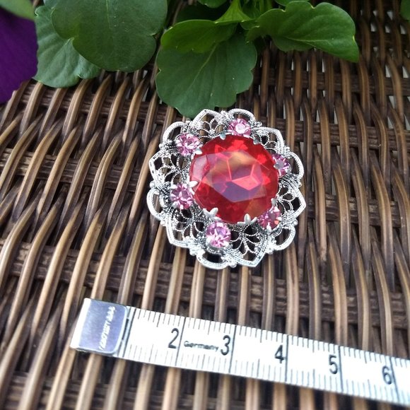 3/$25 vintage 80s pink and red lucite? flower brooch - Picture 2 of 3